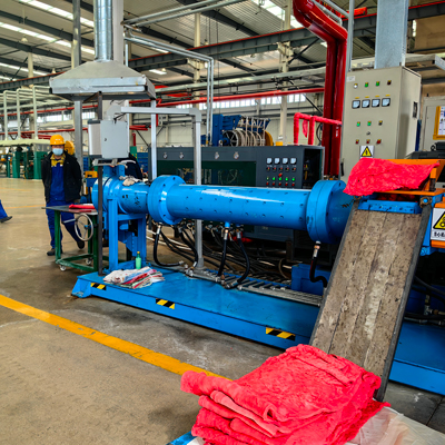 橡胶挤出机 - 橡胶制品生产的关键设备